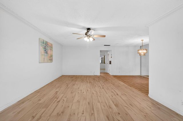 7293 W Oakridge Circle, Lantana, FL 33462