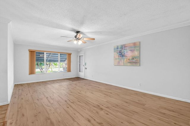 7293 W Oakridge Circle, Lantana, FL 33462