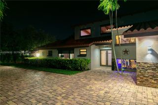 8111 SW 183rd St, Palmetto Bay, FL 33157