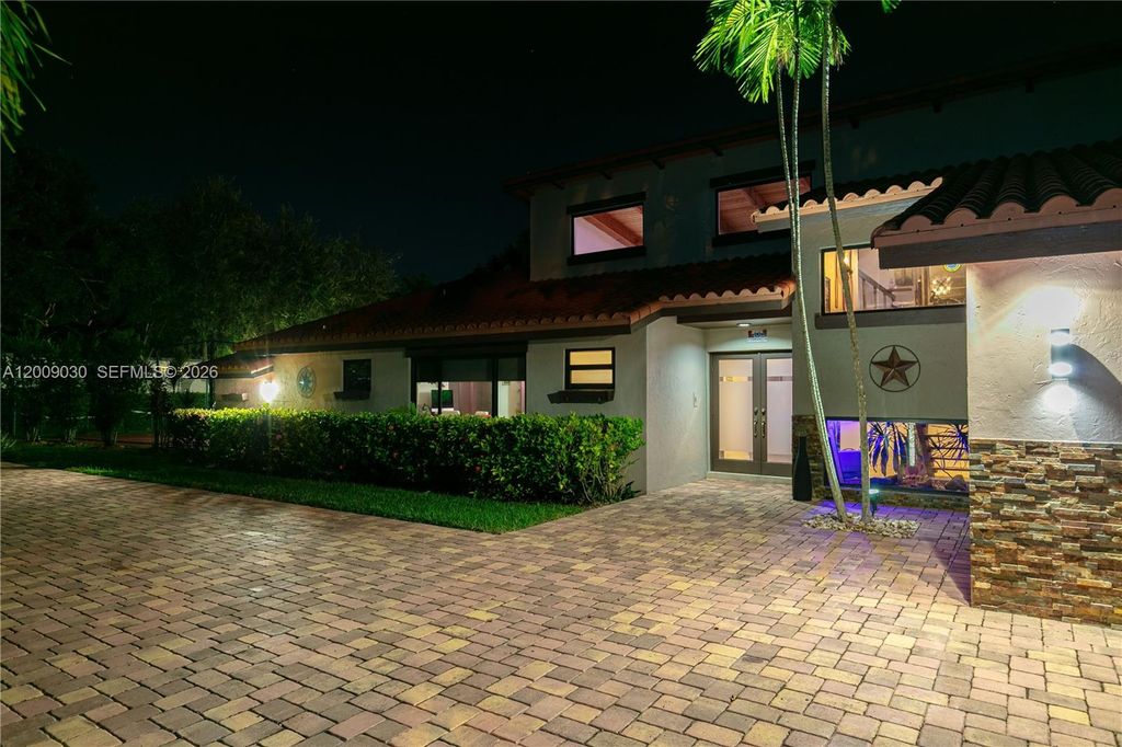 8111 SW 183rd St, Palmetto Bay, FL 33157