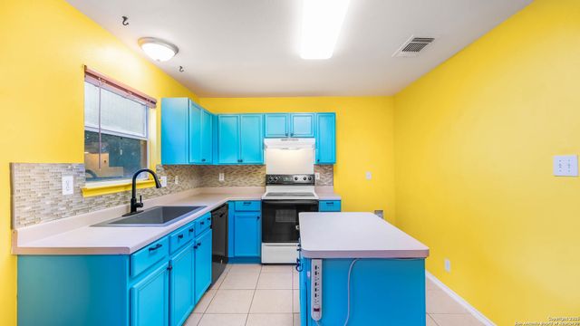 9406 San Fidel Rio, San Antonio, TX 78245