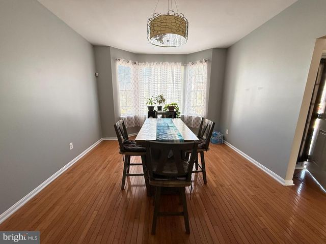 215 SEAMASTER RD, Essex, MD 21221