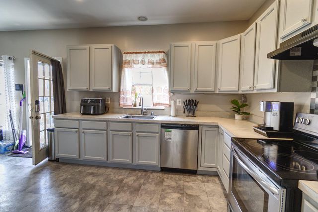 215 SEAMASTER RD, Essex, MD 21221