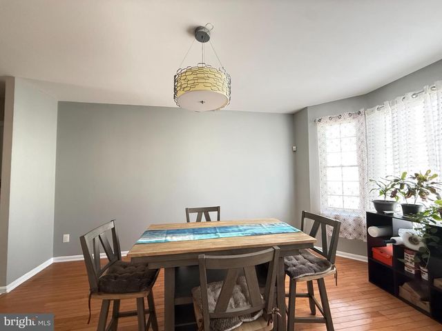 215 SEAMASTER RD, Essex, MD 21221