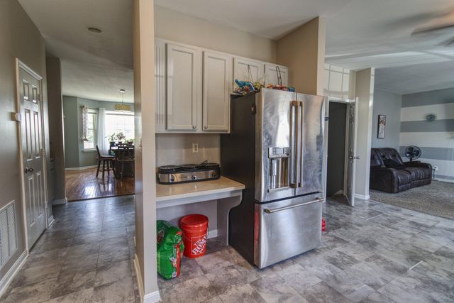 215 SEAMASTER RD, Essex, MD 21221