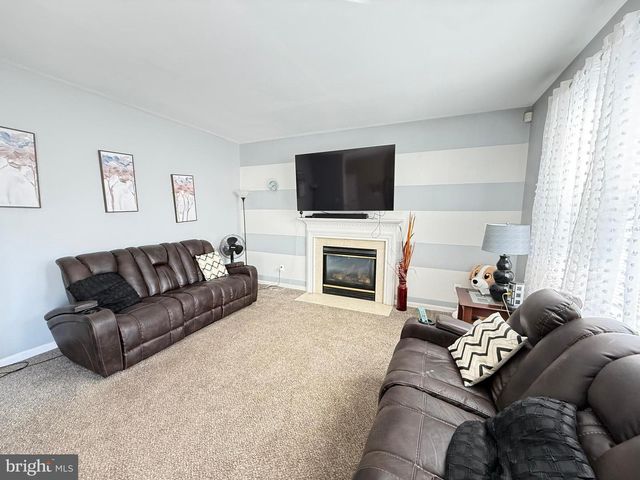 215 SEAMASTER RD, Essex, MD 21221