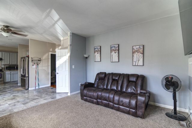 215 SEAMASTER RD, Essex, MD 21221