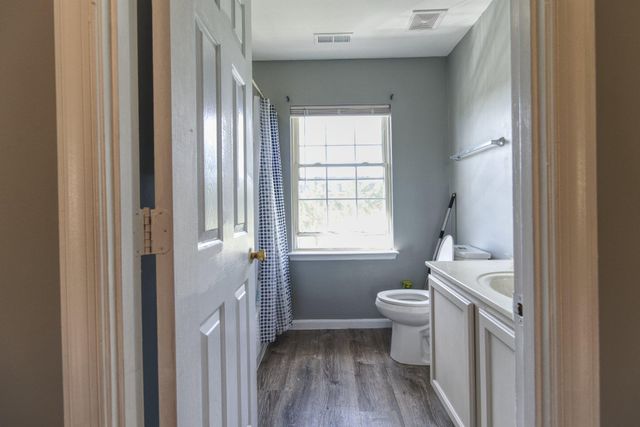 215 SEAMASTER RD, Essex, MD 21221