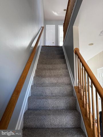 215 SEAMASTER RD, Essex, MD 21221