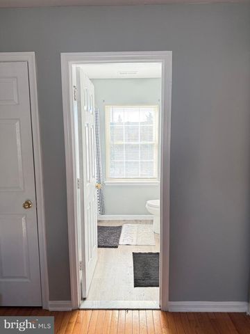 215 SEAMASTER RD, Essex, MD 21221