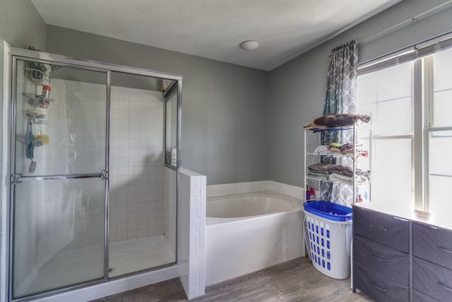 215 SEAMASTER RD, Essex, MD 21221