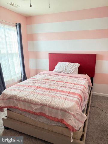 215 SEAMASTER RD, Essex, MD 21221