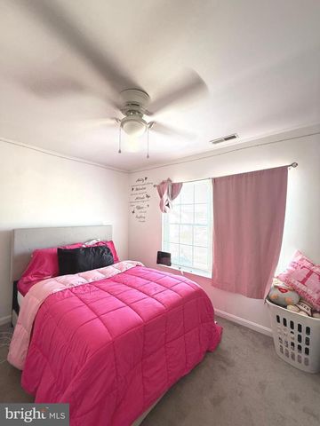 215 SEAMASTER RD, Essex, MD 21221