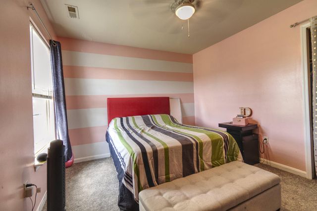 215 SEAMASTER RD, Essex, MD 21221