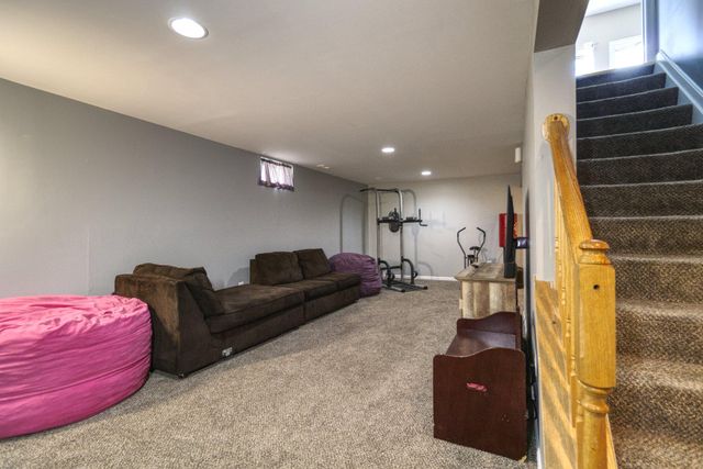215 SEAMASTER RD, Essex, MD 21221