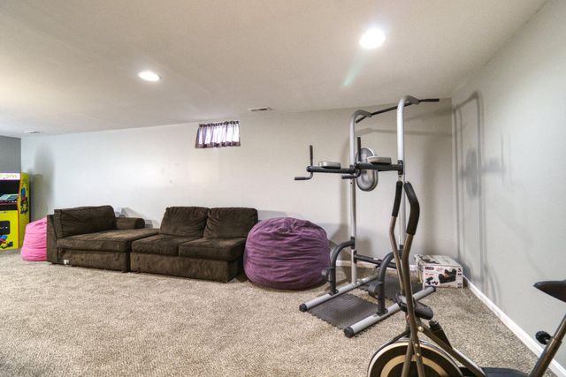 215 SEAMASTER RD, Essex, MD 21221