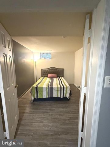 215 SEAMASTER RD, Essex, MD 21221