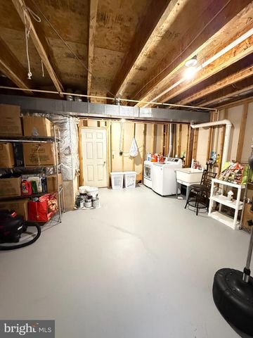 215 SEAMASTER RD, Essex, MD 21221