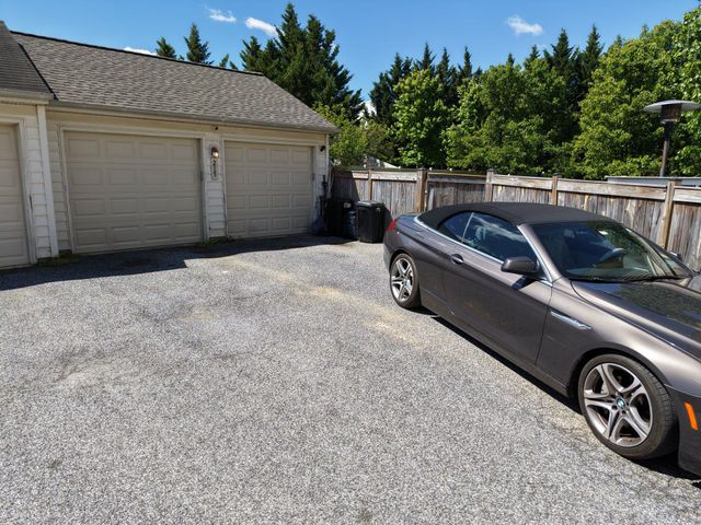 215 SEAMASTER RD, Essex, MD 21221