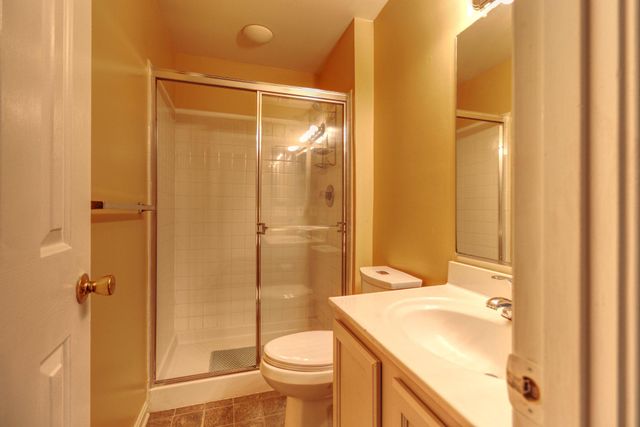 215 SEAMASTER RD, Essex, MD 21221