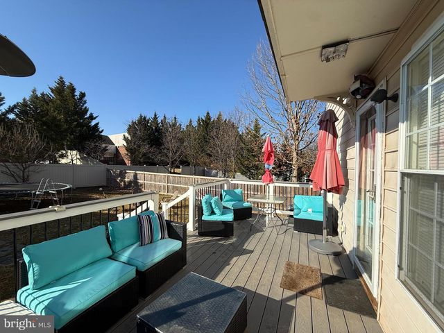 215 SEAMASTER RD, Essex, MD 21221