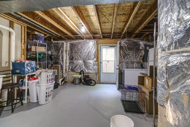 215 SEAMASTER RD, Essex, MD 21221