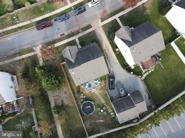 215 SEAMASTER RD, Essex, MD 21221