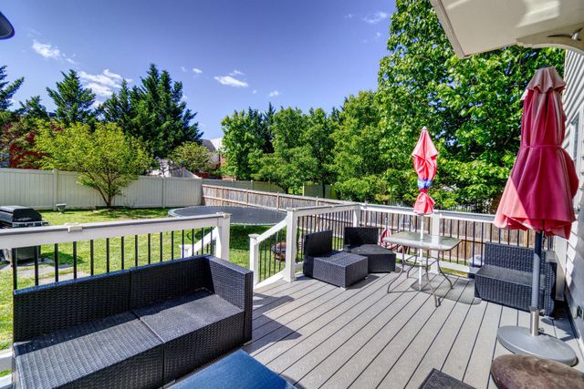 215 SEAMASTER RD, Essex, MD 21221