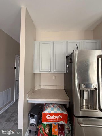 215 SEAMASTER RD, Essex, MD 21221