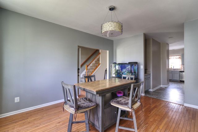 215 SEAMASTER RD, Essex, MD 21221
