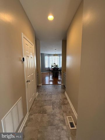 215 SEAMASTER RD, Essex, MD 21221