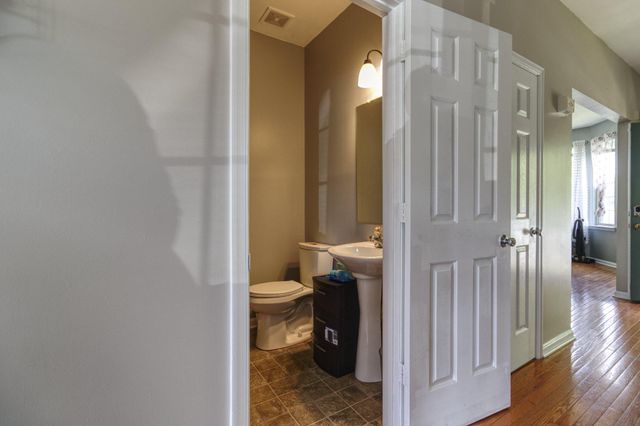 215 SEAMASTER RD, Essex, MD 21221
