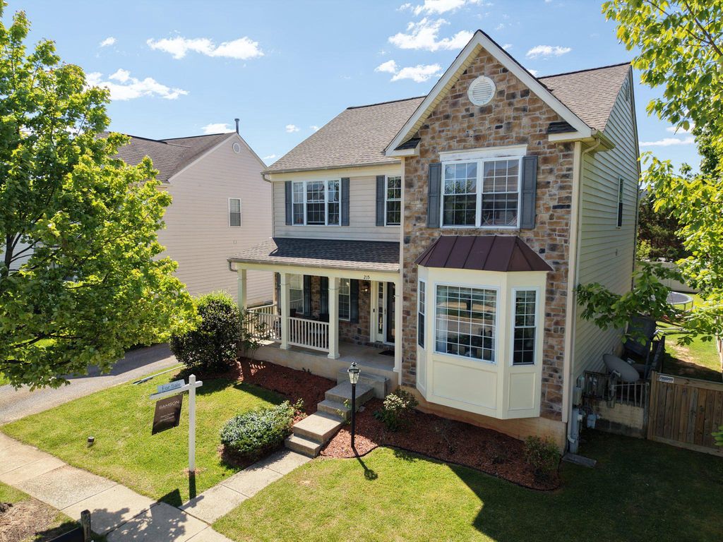 215 SEAMASTER RD, Essex, MD 21221
