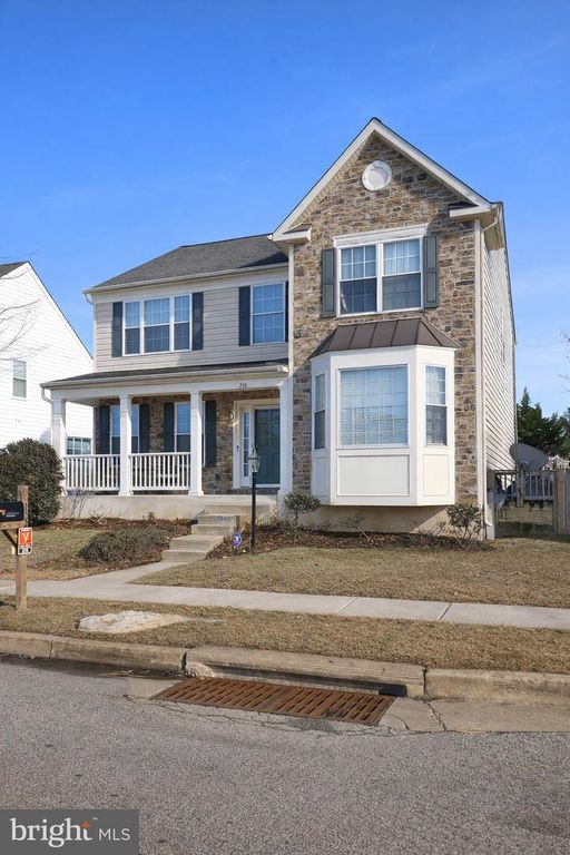 215 SEAMASTER RD, Essex, MD 21221