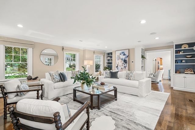 8 Tennyson Rd, Wellesley, MA 02481