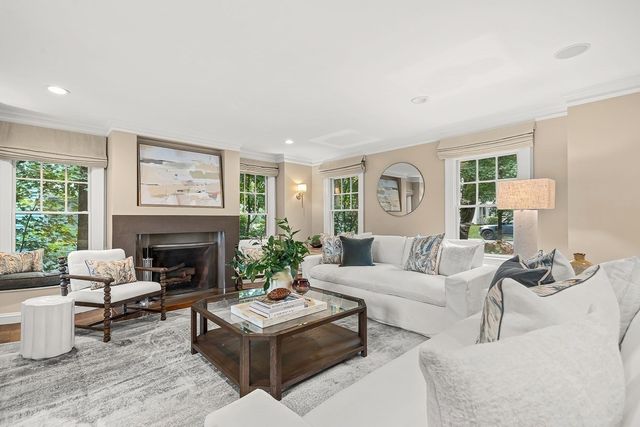 8 Tennyson Rd, Wellesley, MA 02481