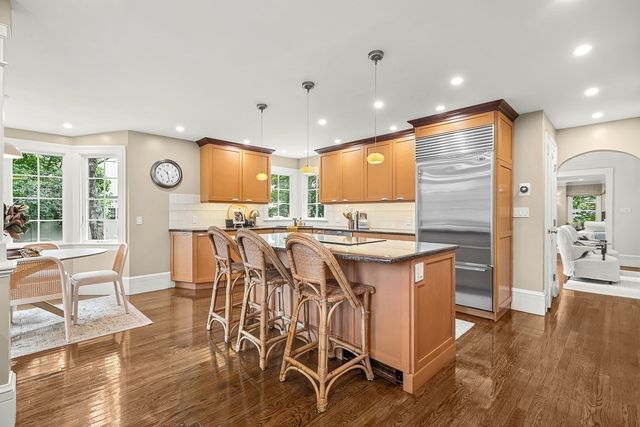 8 Tennyson Rd, Wellesley, MA 02481