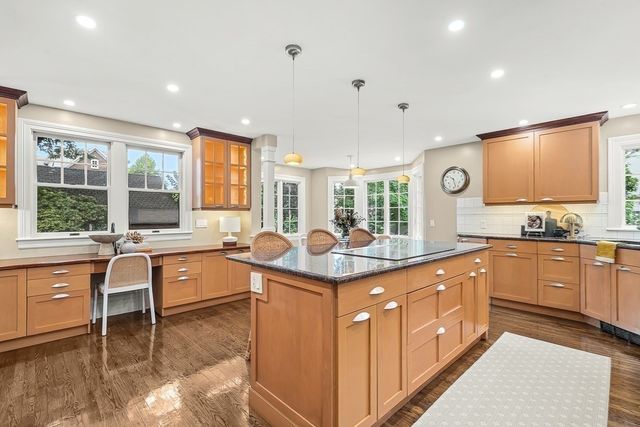 8 Tennyson Rd, Wellesley, MA 02481