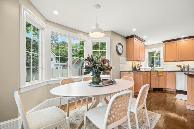 8 Tennyson Rd, Wellesley, MA 02481