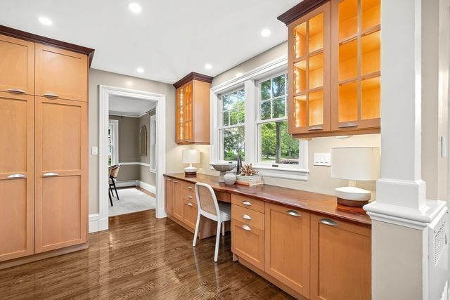 8 Tennyson Rd, Wellesley, MA 02481