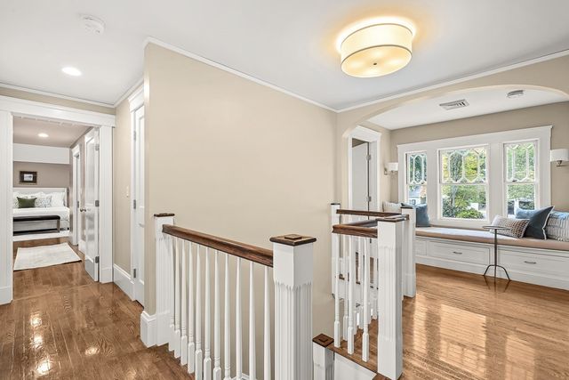 8 Tennyson Rd, Wellesley, MA 02481