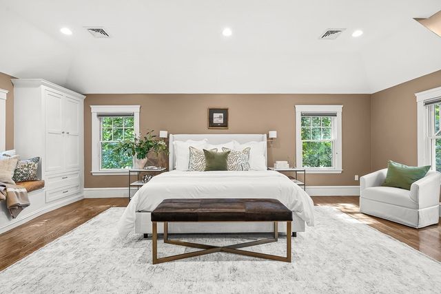 8 Tennyson Rd, Wellesley, MA 02481