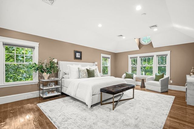 8 Tennyson Rd, Wellesley, MA 02481
