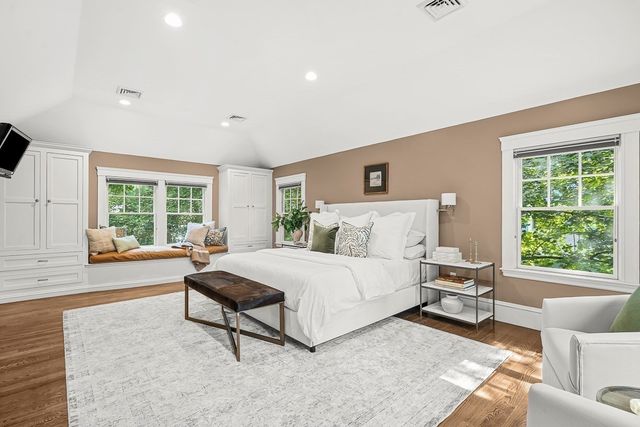 8 Tennyson Rd, Wellesley, MA 02481