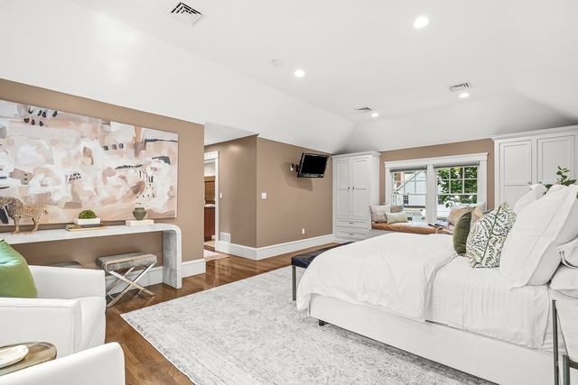 8 Tennyson Rd, Wellesley, MA 02481