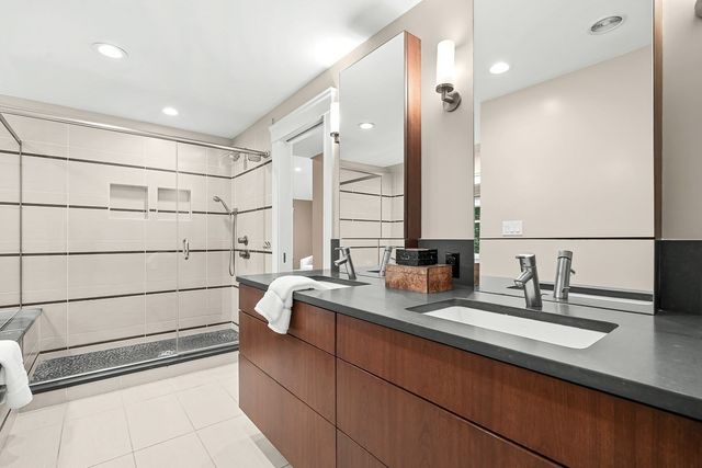 8 Tennyson Rd, Wellesley, MA 02481