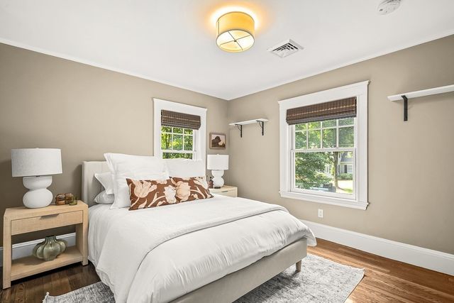 8 Tennyson Rd, Wellesley, MA 02481