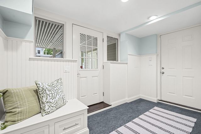 8 Tennyson Rd, Wellesley, MA 02481