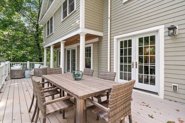 8 Tennyson Rd, Wellesley, MA 02481