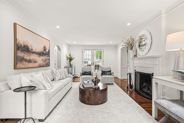 8 Tennyson Rd, Wellesley, MA 02481